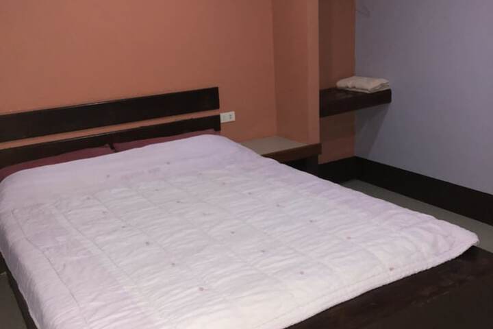 Room 6 of 9