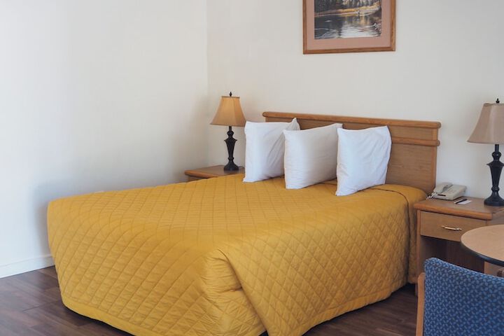Room 4 of 25