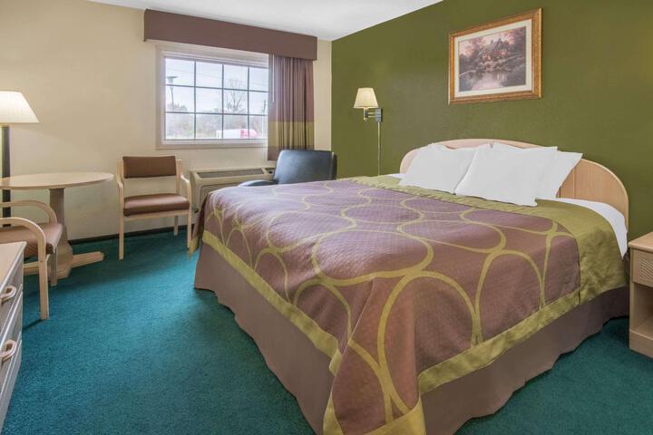 1 Queen Bed (5 of 5)