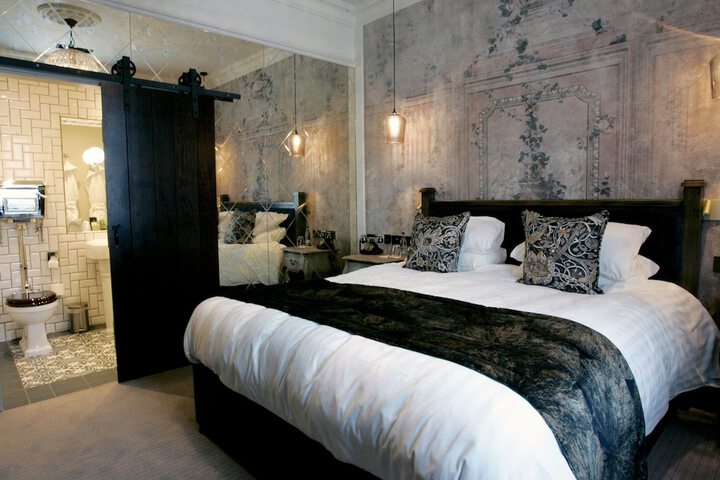 Room 33 of 64