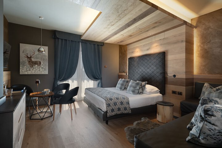 Room 33 of 212