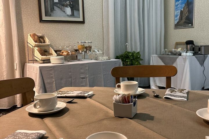 Breakfast/Coffee Service 34 of 52