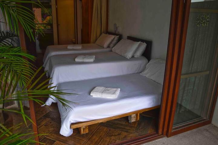 Room 4 of 32
