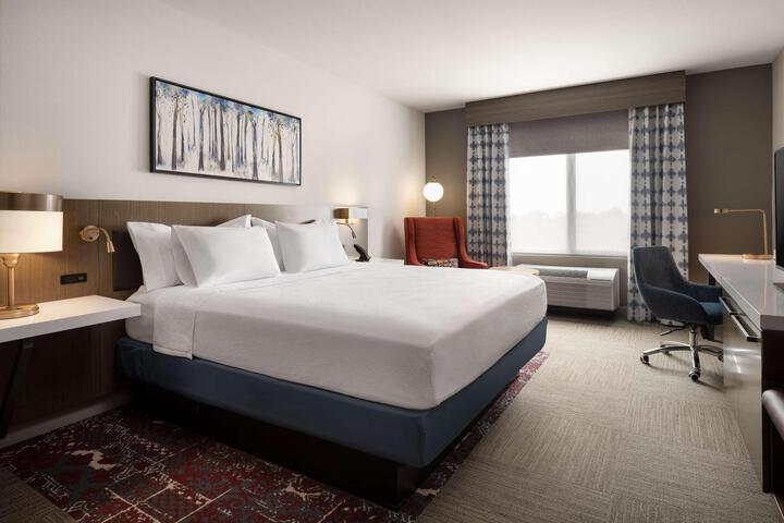 1 King Bed (4 of 12)