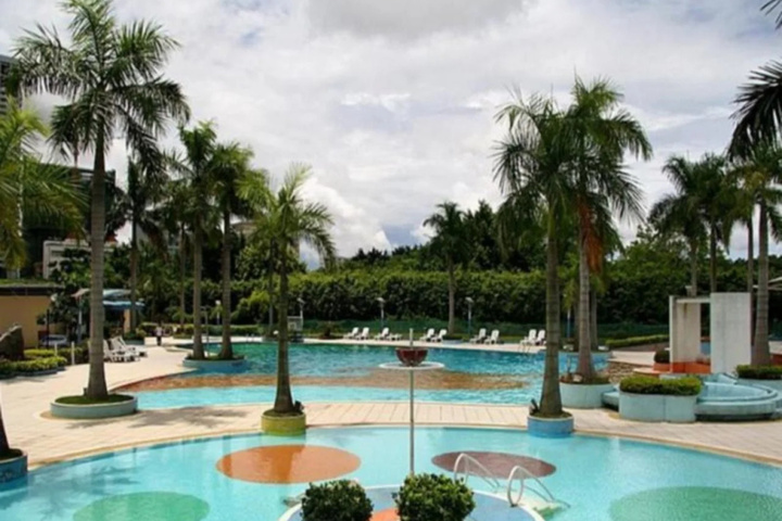 Hotel Pool