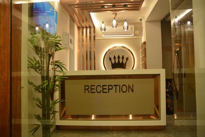 AVENUE PLAZA