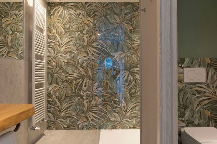 Room 43 of 82