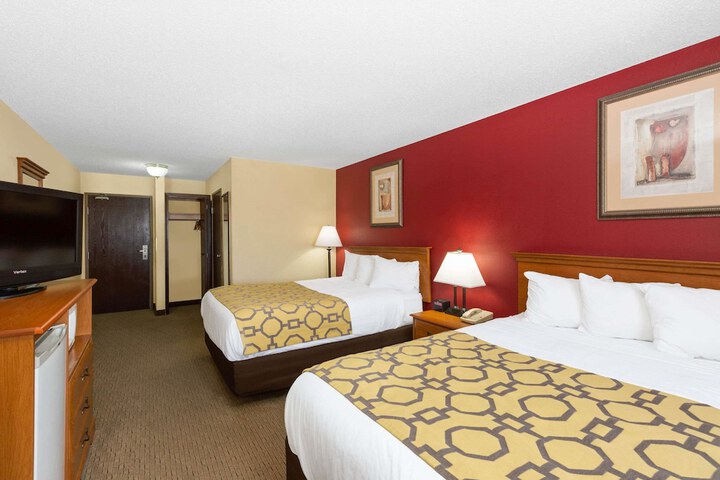 2 Queen Beds (6 of 6)