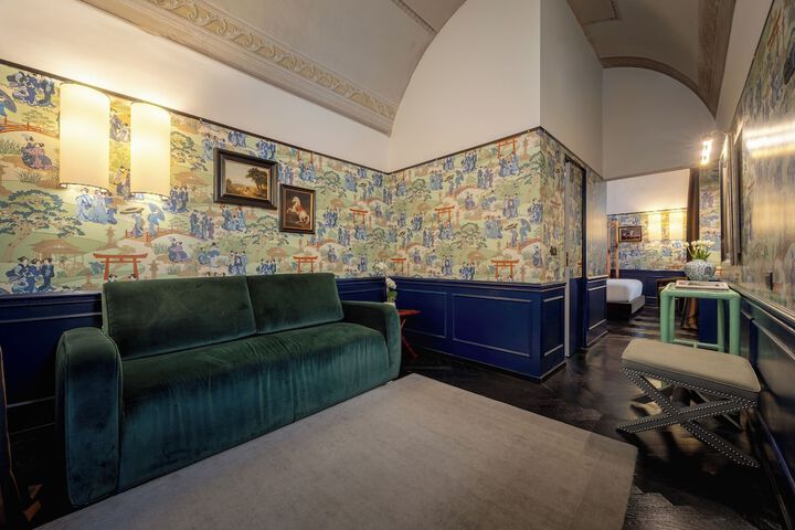 Room 13 of 32