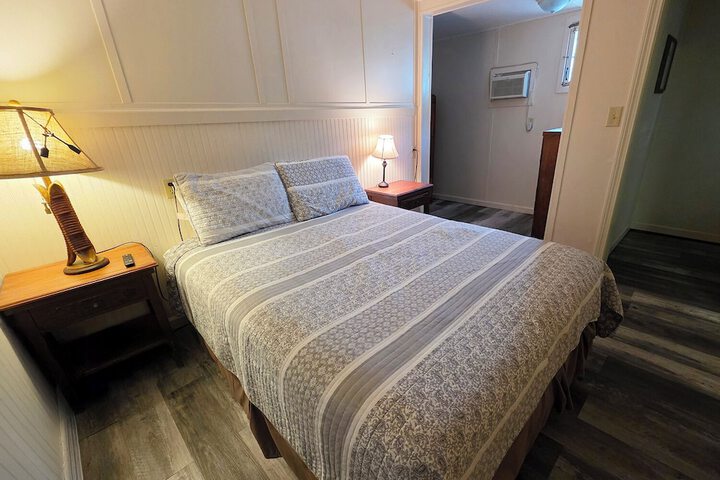 Room 4 of 61