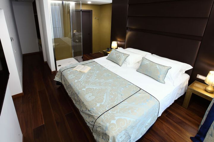 Room 9 of 47