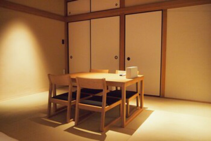 Room 6 of 13