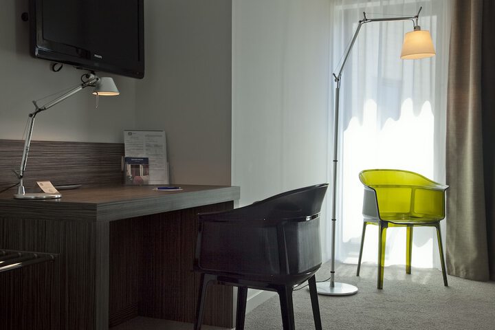 Room 6 of 75