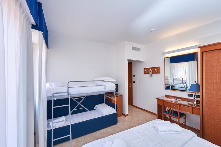Room 10 of 67