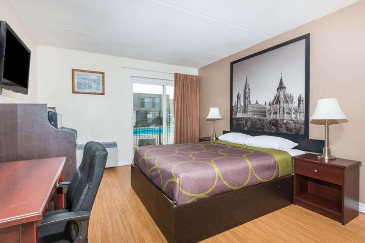 1 Queen Bed (7 of 8)
