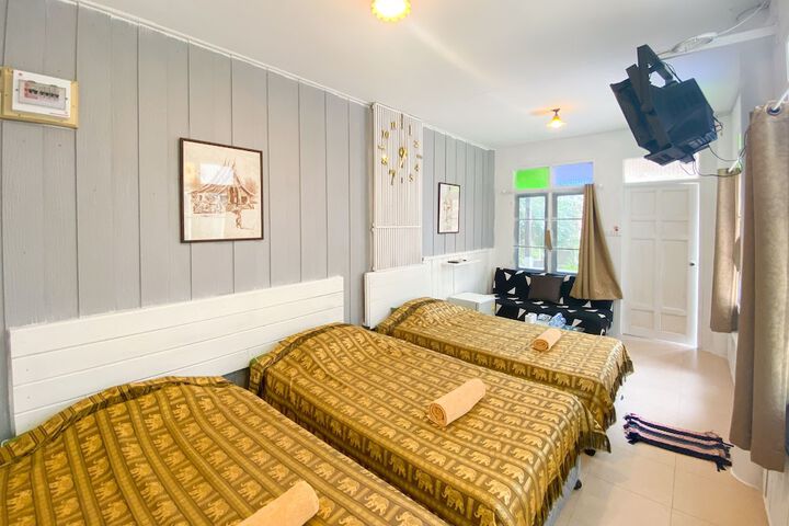 Room 12 of 181