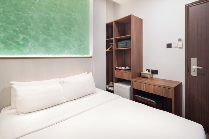 Room 16 of 31