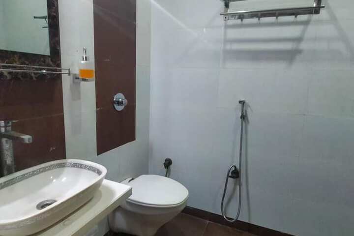 Room 15 of 32
