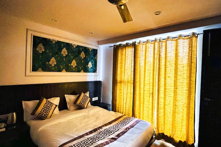 Room 17 of 27