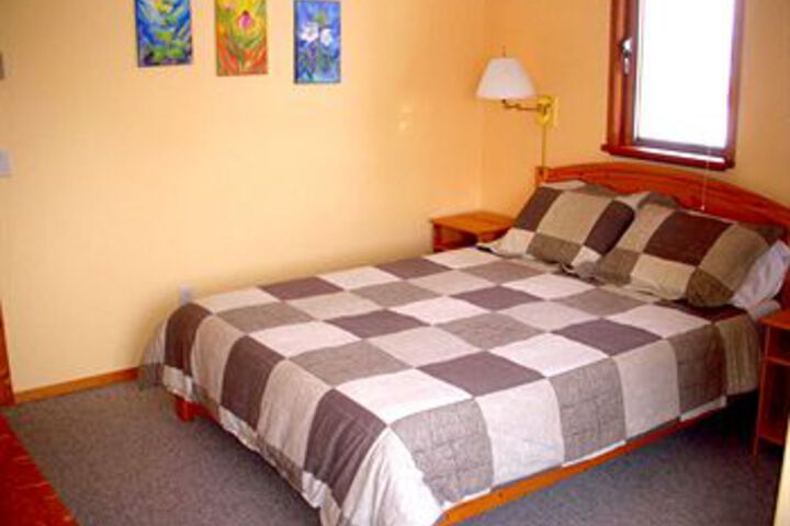 Room 6 of 18