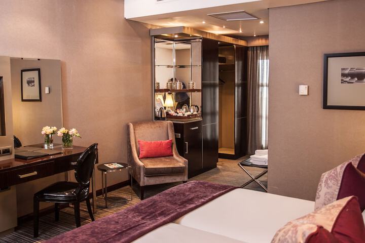 Room 6 of 79