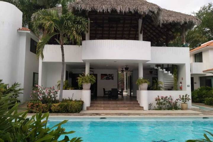 Hotel Villas Maria Isabel