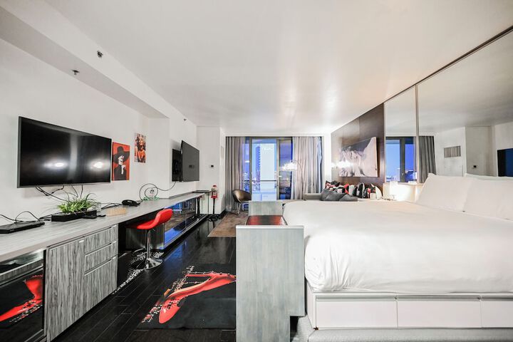Room 32 of 484