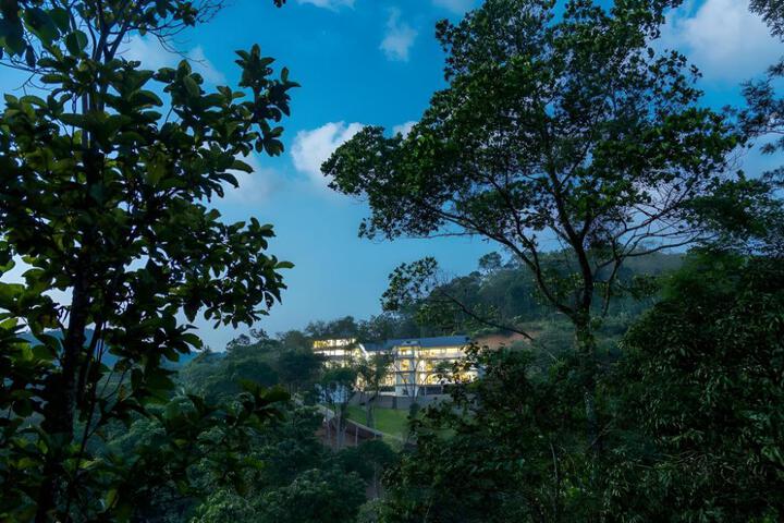 Hostess Thekkady