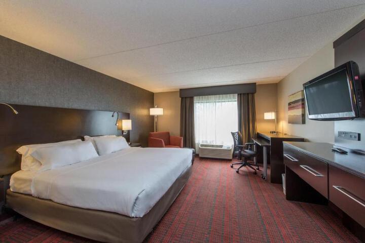 1 King Bed (6 of 14)