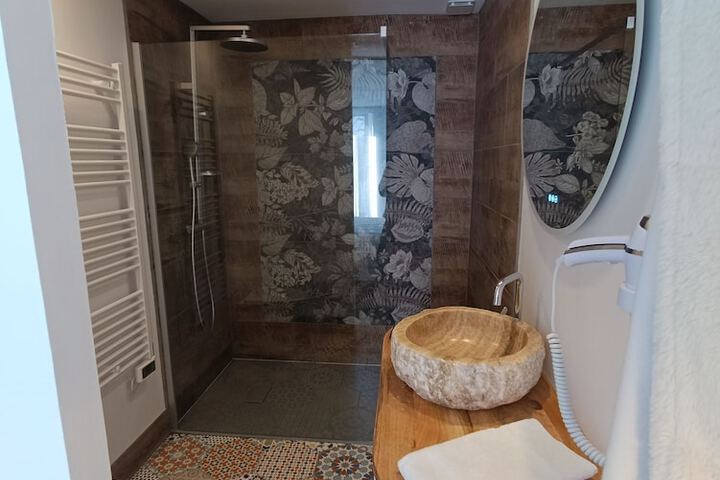 Room 14 of 24