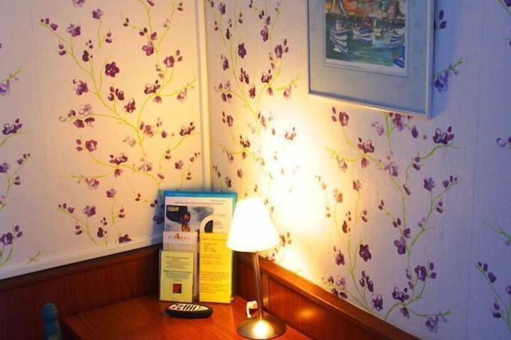 Room 17 of 35