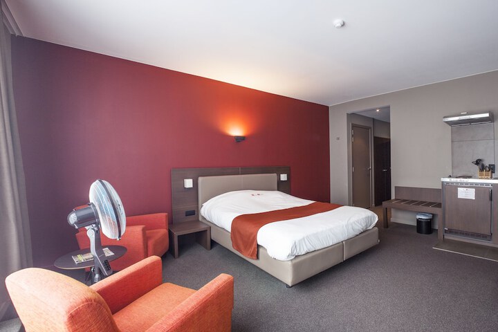 Room 4 of 31
