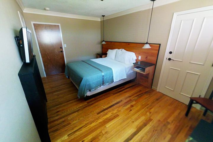 Room 4 of 52