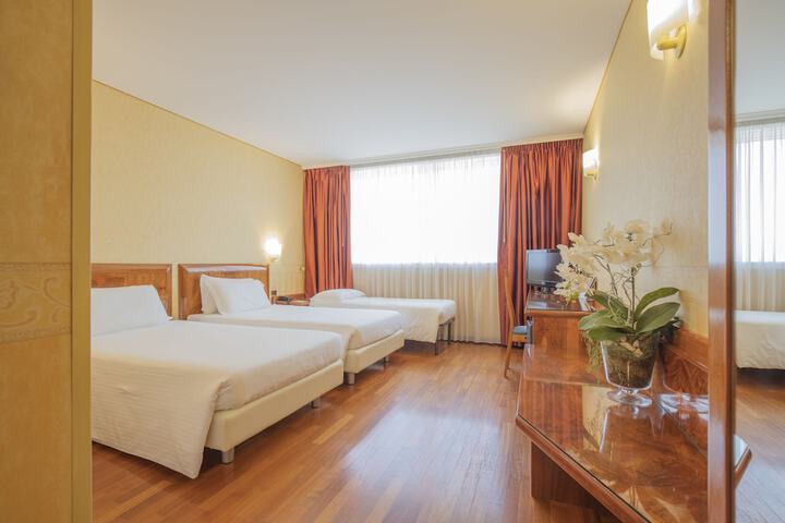 Room 5 of 34