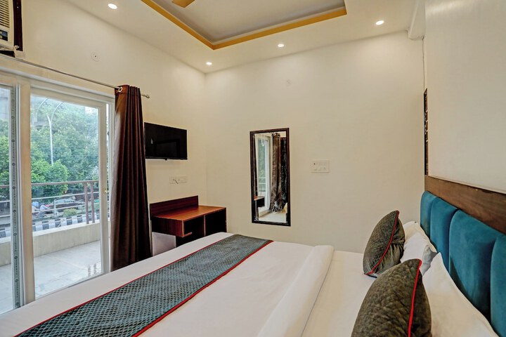Room 10 of 29