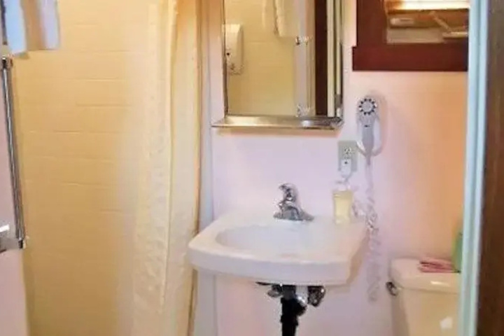 Room 9 of 22