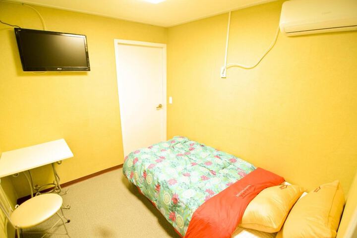 Room 26 of 53