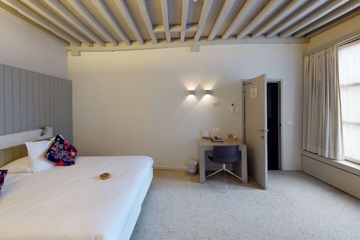 Room 36 of 61