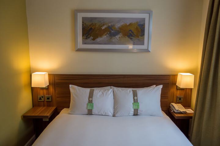 Room 10 of 98