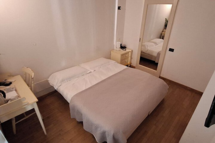 Room 19 of 39