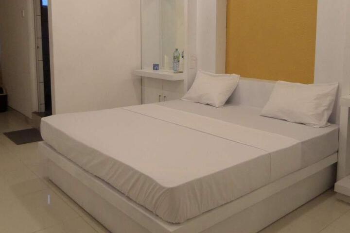 Room 5 of 6