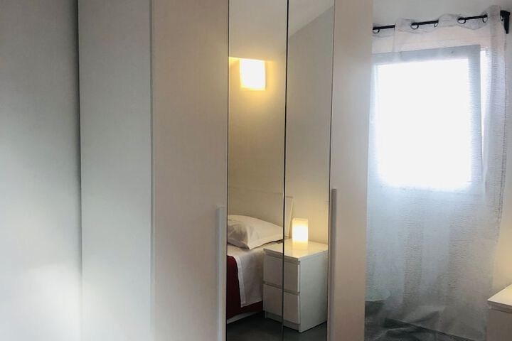 Room 18 of 32