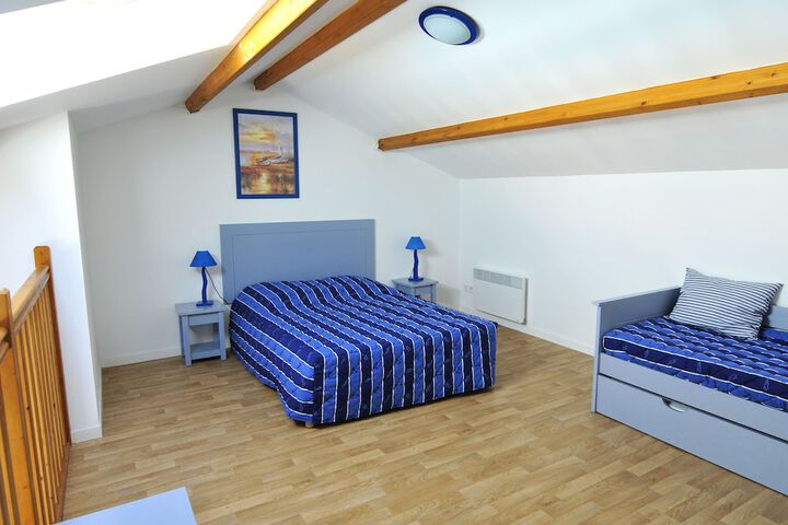 Room 2 of 25