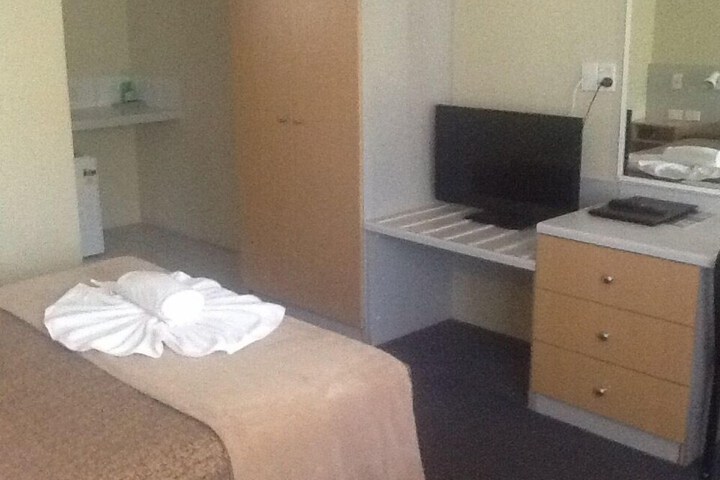 Room 6 of 26
