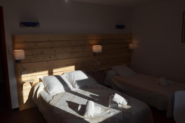 Room 16 of 28