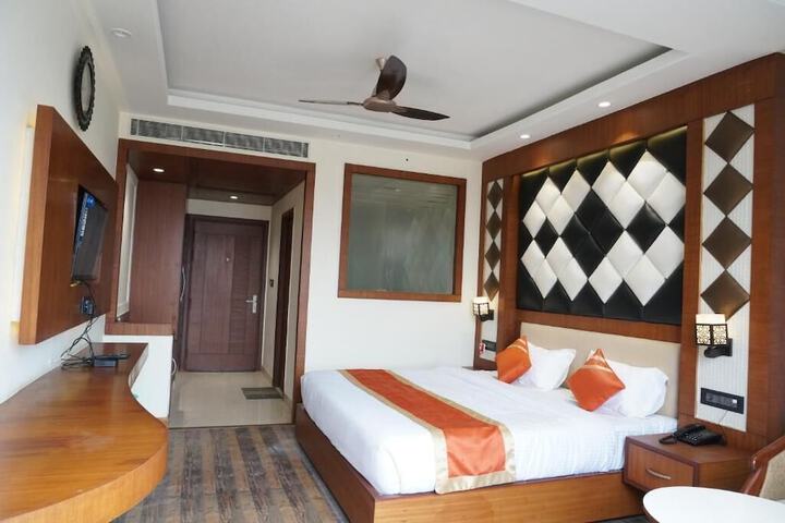 Room 6 of 26