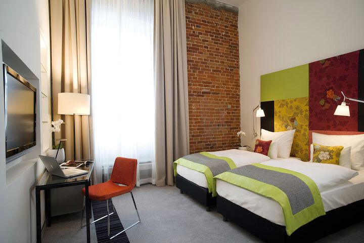Room 25 of 64