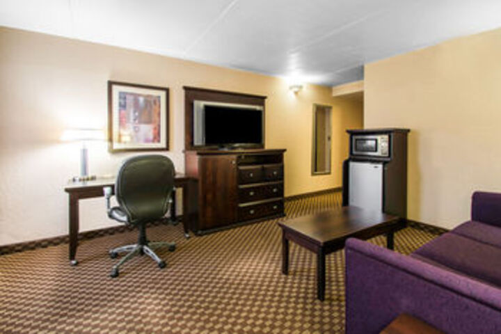 Hotel Suite Photo