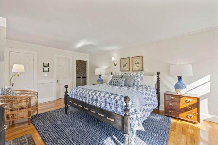Room 9 of 33