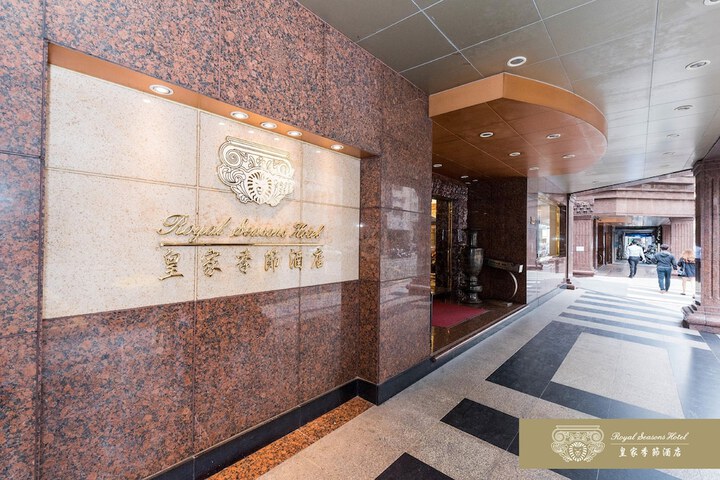 Hotel 2 of 216